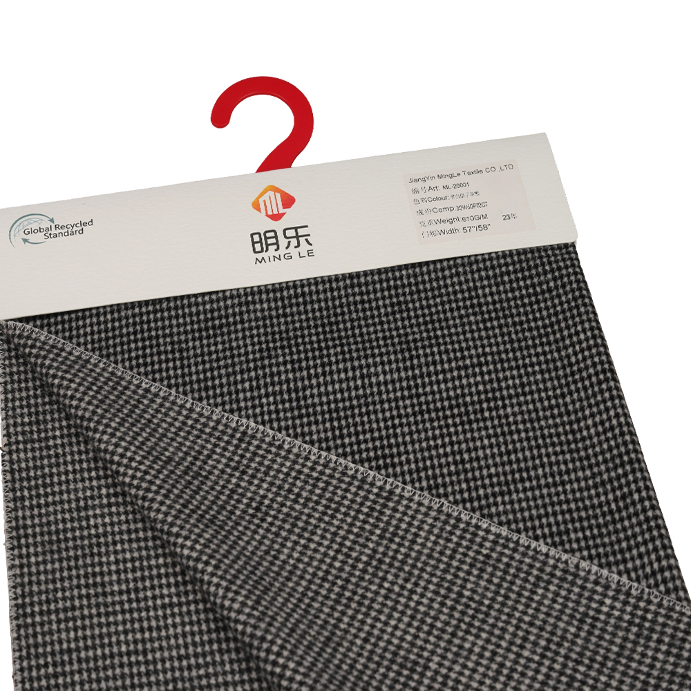 30 % Wolle, 60 % Polyester, 10 % andere Fasern, 610 g/m, schwarz und weiß, karierter einseitiger Überzugsstoff, ML-20001