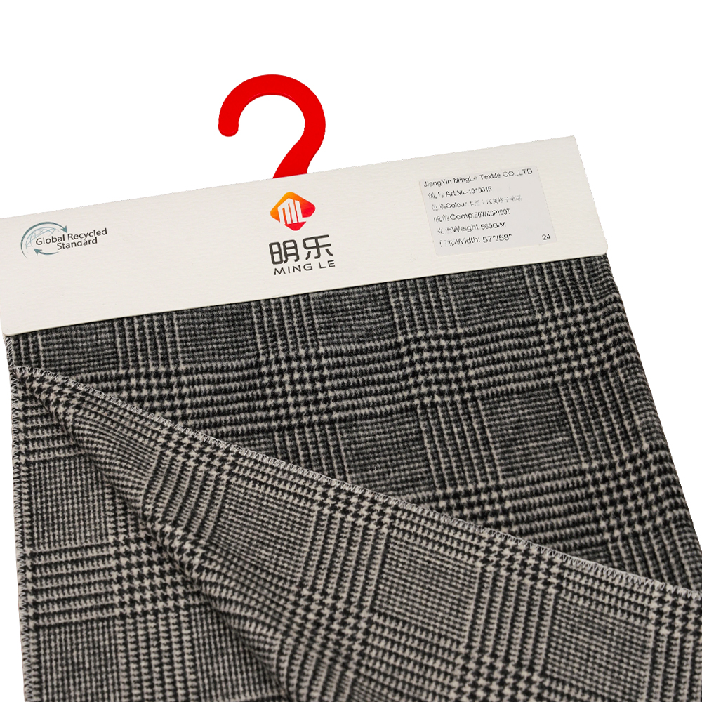 50 % Wolle, 40 % Polyester, 10 % andere Fasern, 560 g/m, Schwarz + Hellgrau, karierter einseitiger Überzugswollstoff, ML-1010015