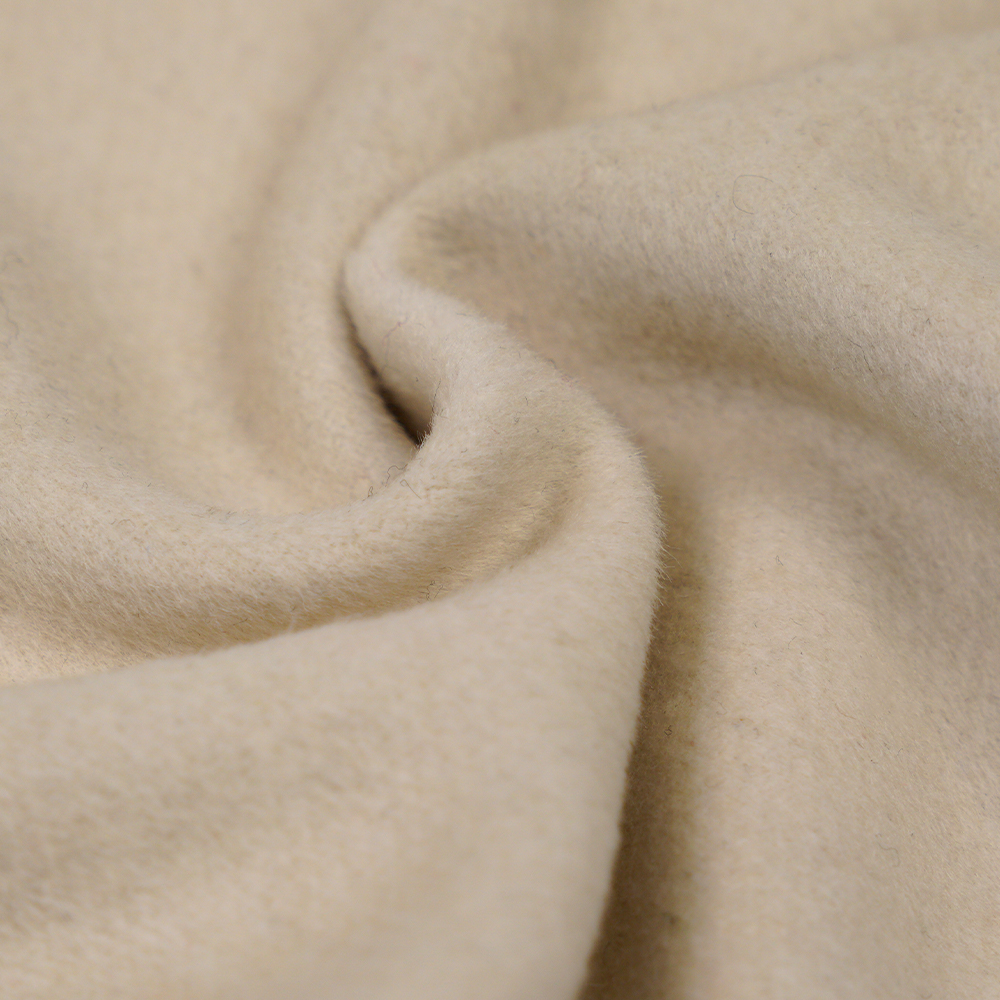 50 % Wolle, 40 % Polyester, 10 % andere Fasern, 680 g/m, Beige, einseitiger Überzug aus Kristallwolle, ML-242-2050680