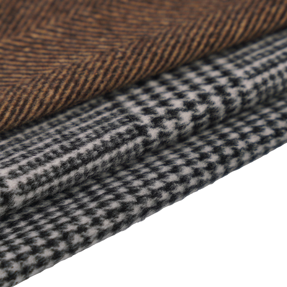 30 % Wolle, 70 % andere Fasern, 630 g/m, Kamel/Braun, einseitiger Mantelstoff mit Fischgrätenmuster, ML-222030-7B