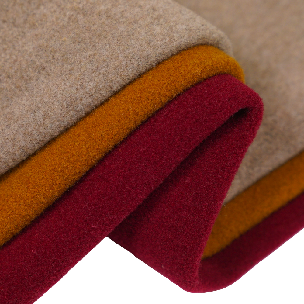 50 % Wolle, 50 % andere Fasern, 750 g/m, Kamelgelb, Samtstoff, ML-DALAN-D