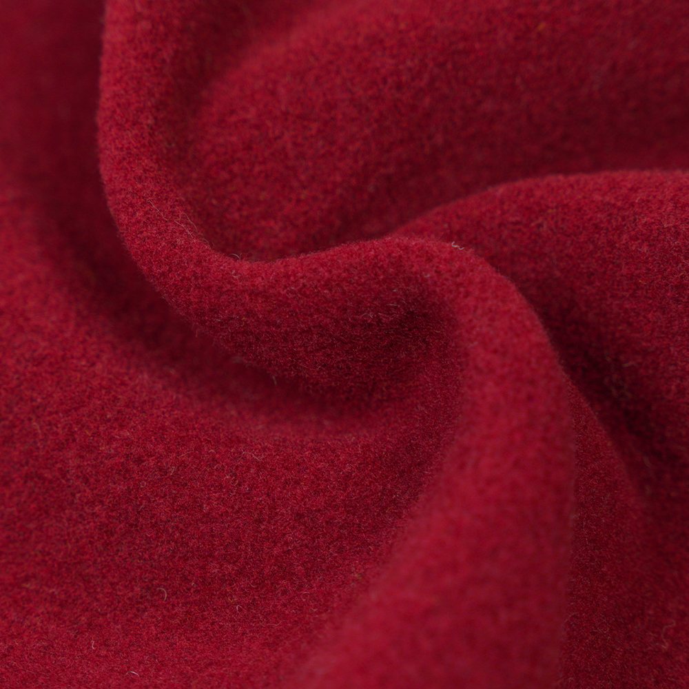 50 % Wolle, 40 % Polyester, 10 % andere Fasern, 750 g/m, leuchtend rot, Hochflorstoff, ML-DALAN-D