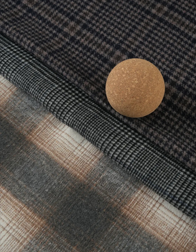 Doppelseitige Wollmäntel im Vergleich zu einlagigen gefütterten Mänteln: Eine umfassende Material- und Herstellungsanalyse für die globale Bekleidungsbeschaffung